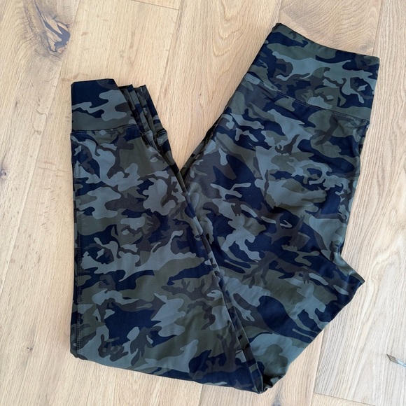 Camo Jogger Style Leggings – Stretch Athleisure Pants – Size Small - Picture 10 of 10